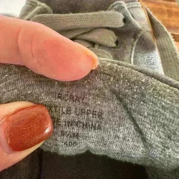 Indigo Rd. Velvet/suede sneakers. Size 9.5 charcoal gray - Picture 7 of 9